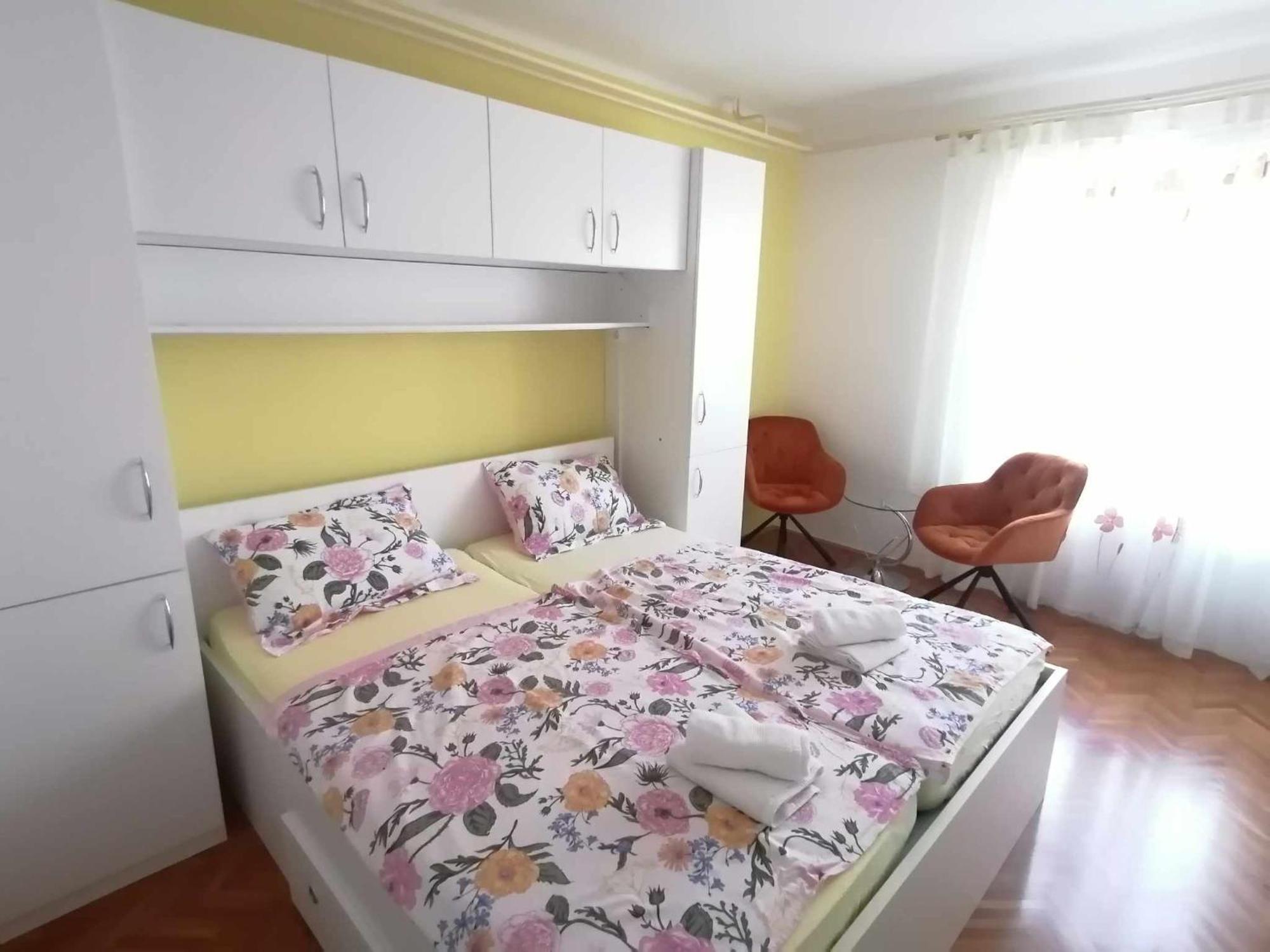 Apartment & Rooms Lilis Izola Exterior photo